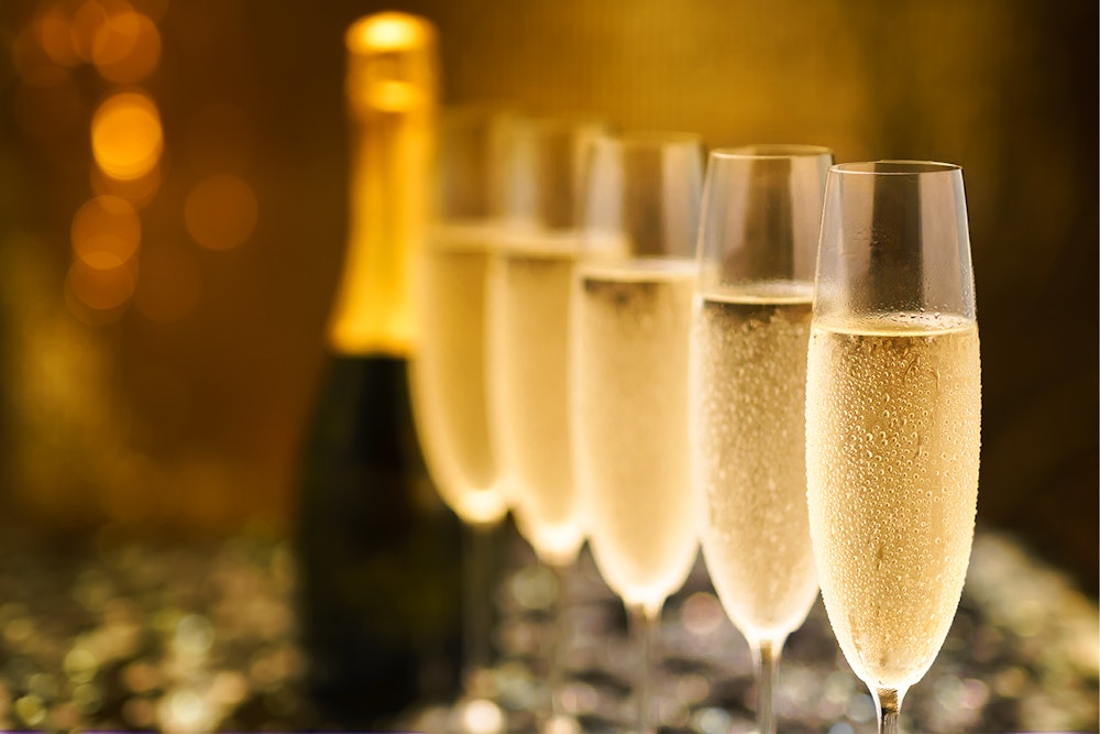 ความแตกต่างระหว่าง Champagne กับ Sparkling Wine